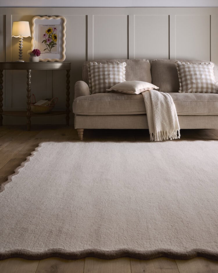Natural scalloped Elsie rug in a cozy living room setting.